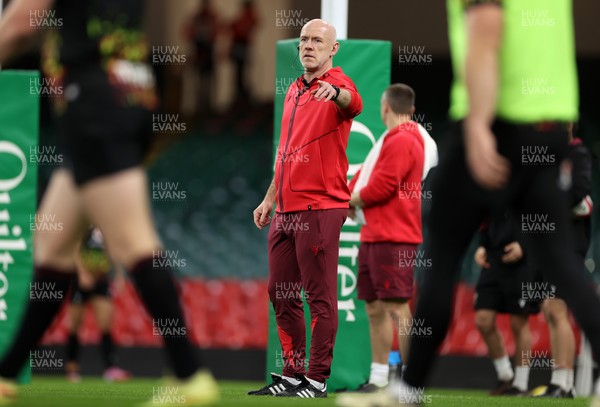 291025 - Wales Rugby Open Training - Steve Tandy, Head Coach during training