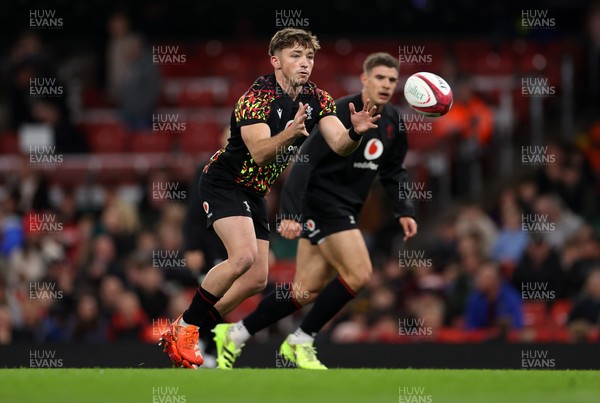 291025 - Wales Rugby Open Training - Dan Edwards during training
