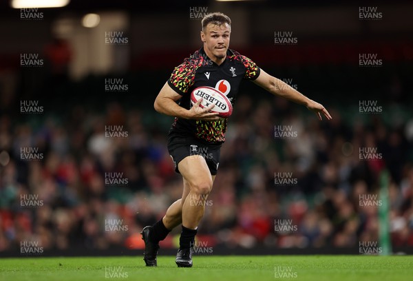 291025 - Wales Rugby Open Training - Jarrod Evans during training