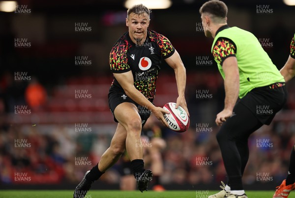 291025 - Wales Rugby Open Training - Jarrod Evans during training
