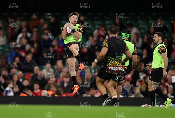291025 - Wales Rugby Open Training - Dan Edwards during training