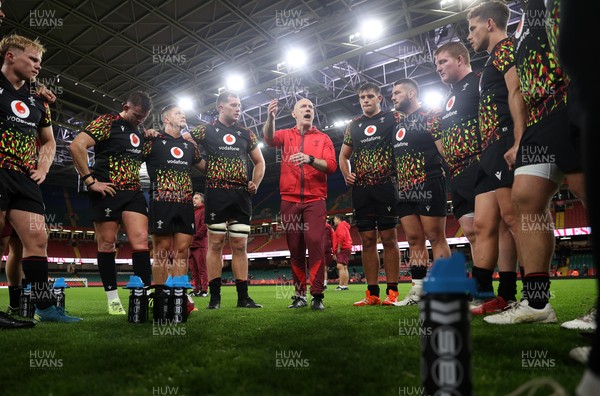 291025 - Wales Rugby Open Training - Steve Tandy, Head Coach during training
