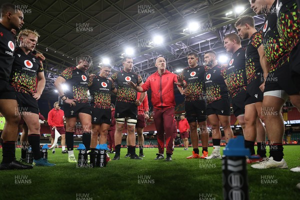 291025 - Wales Rugby Open Training - Steve Tandy, Head Coach during training