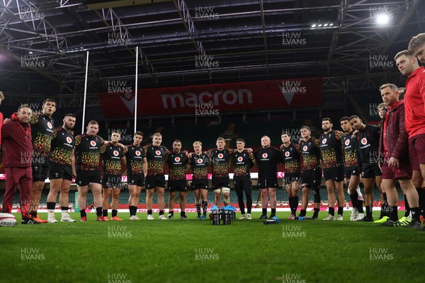 291025 - Wales Rugby Open Training - Wales team huddle