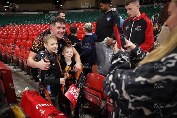 291025 - Wales Rugby Open Training - Brodie Coghlan with fans