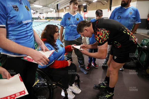 291025 - Wales Rugby Open Training - Brodie Coghlan with fans