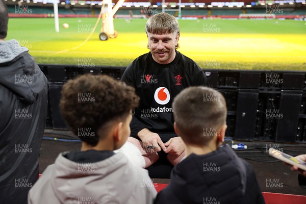 291025 - Wales Rugby Open Training - Aaron Wainwright during fan signing