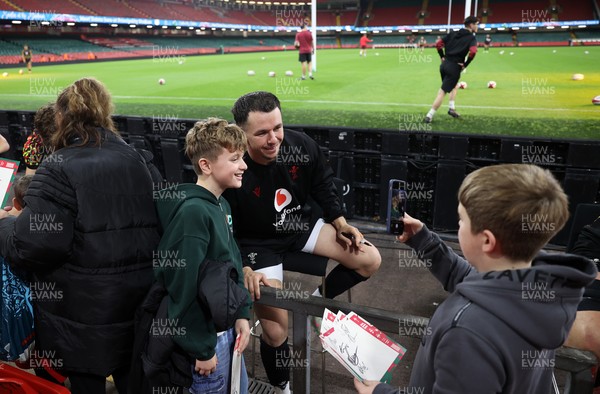 291025 - Wales Rugby Open Training - Tom Rogers during fan signing