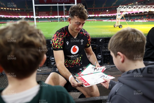 291025 - Wales Rugby Open Training - Louie Hennessey during fan signing