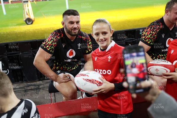 291025 - Wales Rugby Open Training - Gareth Thomas during fan signing