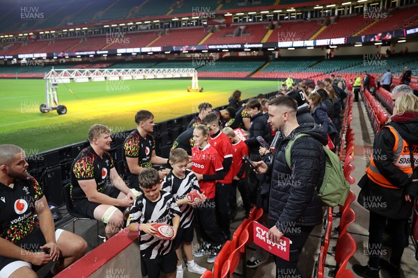 291025 - Wales Rugby Open Training - Jac Morgan during fan signing