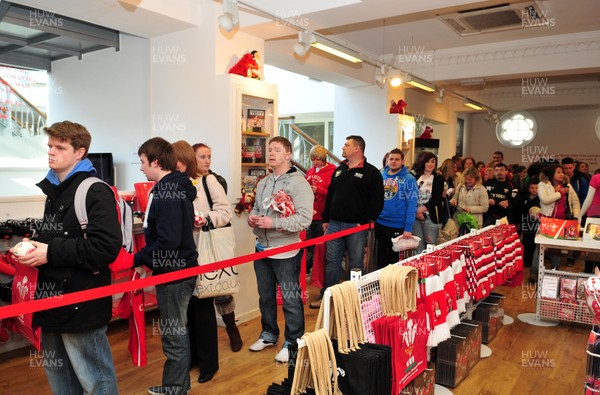 070312- Wales Rugby Players Signing Session Wales Players Ryan Jones, Jonathan Davies and Toby Faletau, meet fans and sign autographs at the Cardiff Arms Shop and Bar