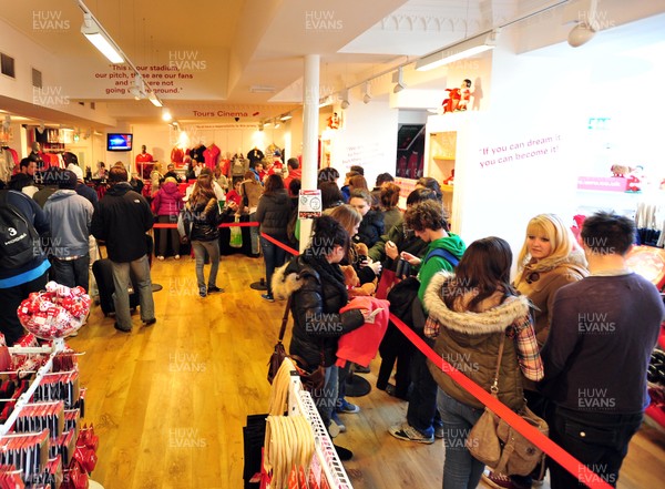 070312- Wales Rugby Players Signing Session Wales Players Ryan Jones, Jonathan Davies and Toby Faletau, meet fans and sign autographs at the Cardiff Arms Shop and Bar