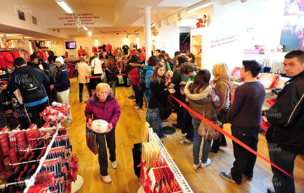 070312- Wales Rugby Players Signing Session Wales Players Ryan Jones, Jonathan Davies and Toby Faletau, meet fans and sign autographs at the Cardiff Arms Shop and Bar