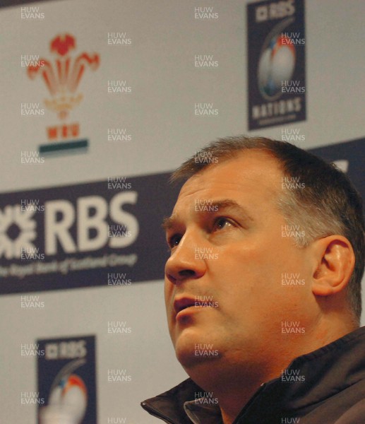 080206 - Wales Rugby Press Conference - Wales coach Mike Ruddock announces the team to play Scotland in the RBS Six Nations on Sunday 