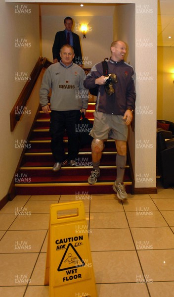 090206  Gareth Thomas press conference  Wales captain Gareth Thomas being arriving at Press conference with Team Manager Alan Phillips   