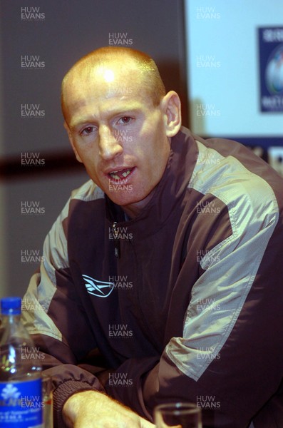 090206  Gareth Thomas press conference  Wales captain Gareth Thomas being interviewed after yesterday's disagreement with the press    