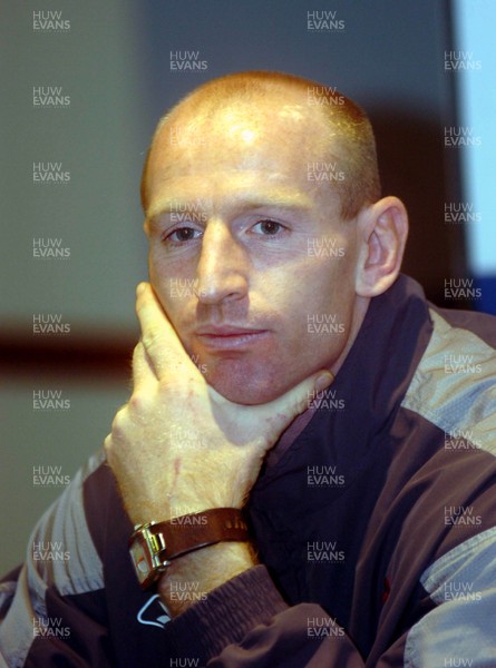 090206  Gareth Thomas press conference  Wales captain Gareth Thomas being interviewed after yesterday's disagreement with the press   