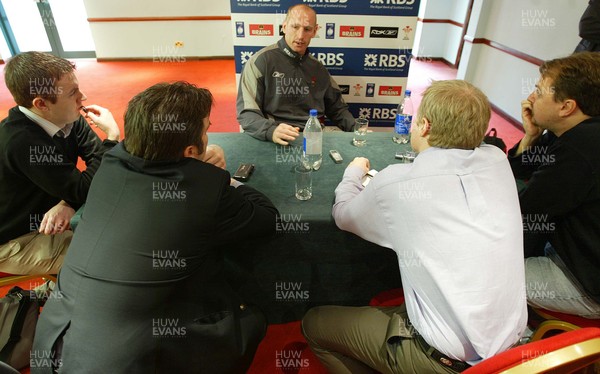 090206Wales Rugby Press Conference -  Wales rugby captain Gareth Thomas during press conference 