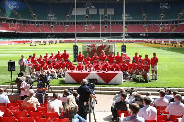 10.08.07 - Sport... Former Welsh International Rav Gravell(lt) announces the Wales Rugby World Cup Squad at the Millennium Stadium in Cardiff. 