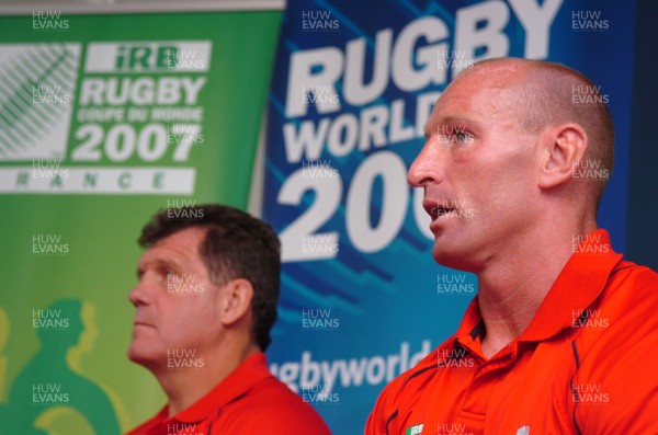 26.09.07 - Wales Rugby World Cup Press Conference - Wales Coach, Gareth Jenkins announces his team to play Fiji on Saturday with Captain, Gareth Thomas(R) 