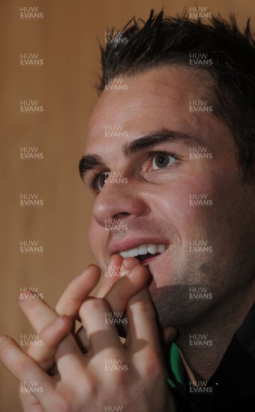 25.01.10 - Wales Rugby Press Conference - Lee Byrne talks to reporters. 