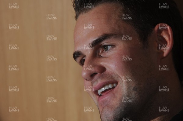 25.01.10 - Wales Rugby Press Conference - Lee Byrne talks to reporters. 