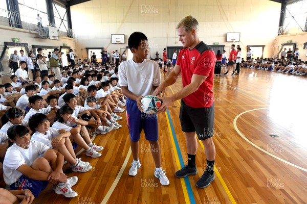 200919 - Wales Rugby School Visit - Aled Davies during a visit to Toyota Solakan Junior School