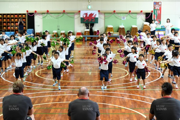 170919 - Wales Rugby Players Visit Local School in Kitakyushu - Alun Wyn Jones, Robin McBryde and Cory Hill during a visit to a local school