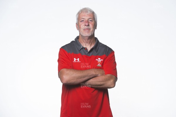 010819 - Wales Rugby Squad - John Rowlands