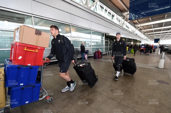 040618 - Wales Rugby Squad Arrive in Argentina - Ryan Elias and Rhys Patchell arrive in Buenos Aires