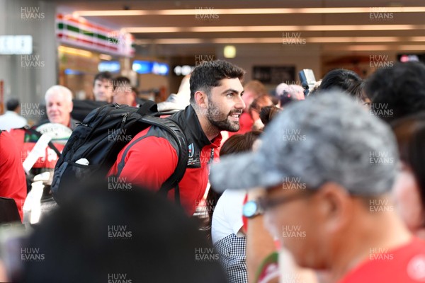 140919 - Wales Rugby Squad Arrive in Kitakyushu - Cory Hill meets locals after arriving in Kitakyushu