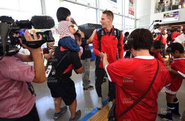 140919 - Wales Rugby Squad Arrive in Kitakyushu - Liam Williams meets locals after arriving in Kitakyushu