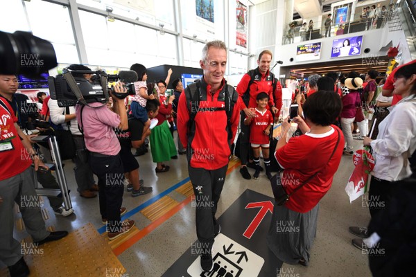 140919 - Wales Rugby Squad Arrive in Kitakyushu - Rob Howley meets locals after arriving in Kitakyushu