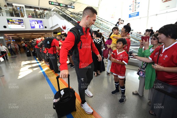 140919 - Wales Rugby Squad Arrive in Kitakyushu - George North meets locals after arriving in Kitakyushu