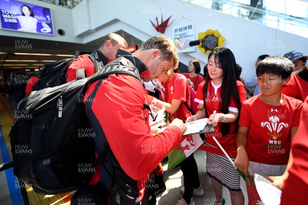 140919 - Wales Rugby Squad Arrive in Kitakyushu - Leigh Halfpenny meets locals after arriving in Kitakyushu