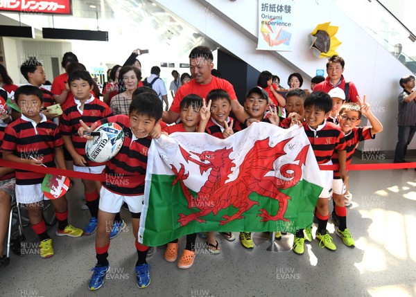 140919 - Wales Rugby Squad Arrive in Kitakyushu - A group of locals after the Welsh Rugby Squad arrival in Kitakyushu