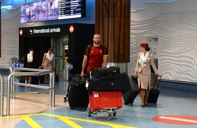 Wales Rugby Squad Arrive in New Zealand 010616