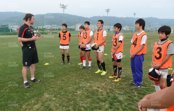 060613 - Wales Rugby Squad Coach Japanese Children -Mark Jones during training with Japanese Children