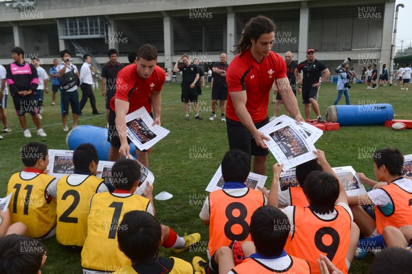 060613 - Wales Rugby Squad Coach Japanese Children -Steve Shingler and Josh Navidi during training with Japanese Children