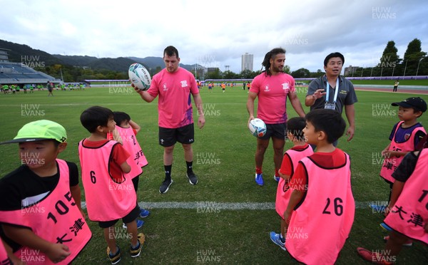 041019 - Wales Rugby Squad Members Coaching Local School Children - Ryan Elias and Josh Navidi during a coaching session with local school children
