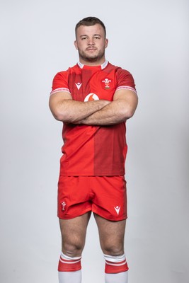 171125 - Wales Rugby Squad Portraits - Harri Deaves
