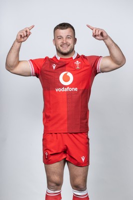 171125 - Wales Rugby Squad Portraits - Harri Deaves