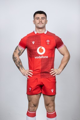 171125 - Wales Rugby Squad Portraits - Joe Roberts