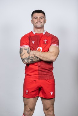 171125 - Wales Rugby Squad Portraits - Joe Roberts