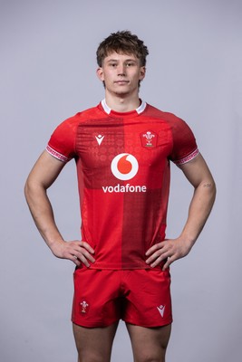 241125 - Wales Rugby Squad Portraits - Ellis Mee