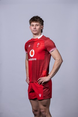 241125 - Wales Rugby Squad Portraits - Ellis Mee