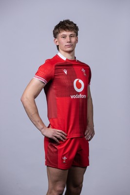 241125 - Wales Rugby Squad Portraits - Ellis Mee