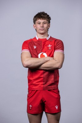 241125 - Wales Rugby Squad Portraits - Ellis Mee