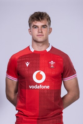 271025 - Wales Rugby Squad Portraits - James Fender